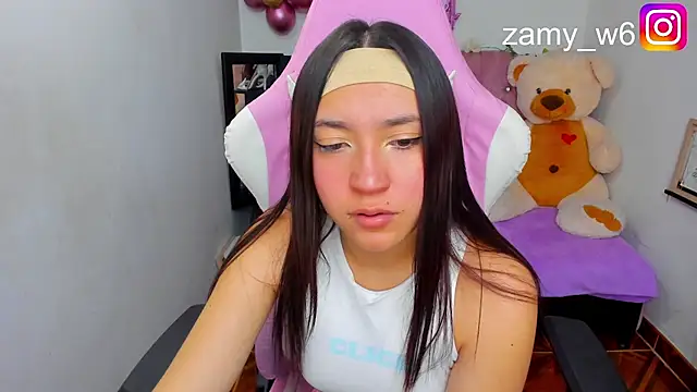 Snapshot of karla_cute01 chatting on November 28, 5:10 am karla cute01 online show from November 28, 5:10 am