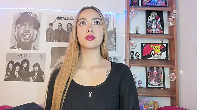 Snapshot of Meowlody chatting on November 8, 11:14 pm Meowlody online show from November 8, 11:14 pm