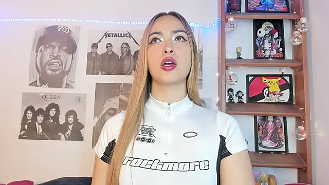 Snapshot of Meowlody chatting on November 30, 12:47 am Meowlody online show from November 30, 12:47 am