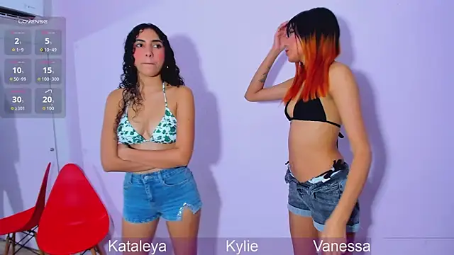 Snapshot of Wetnaughtygirls chatting on October 17, 1:31 am Wetnaughtygirls online show from October 17, 1:31 am