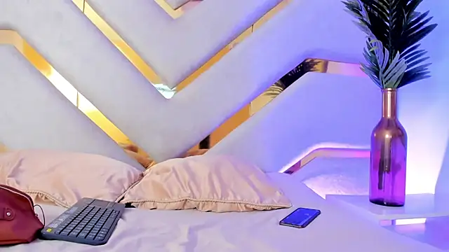 Snapshot of AilynMiller chatting on December 4, 6:17 pm AilynMiller online show from December 4, 6:17 pm