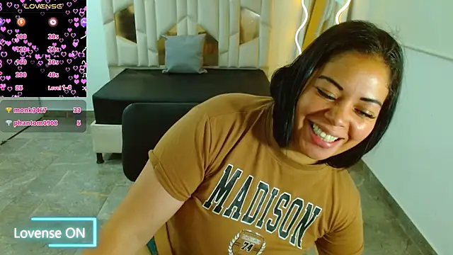 Snapshot of martinna_tay chatting on January 25, 3:40 am martinna tay online show from January 25, 3:40 am