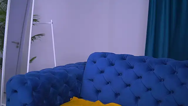 Snapshot of LovingBlondie chatting on February 3, 10:58 am LovingBlondie online show from February 3, 10:58 am