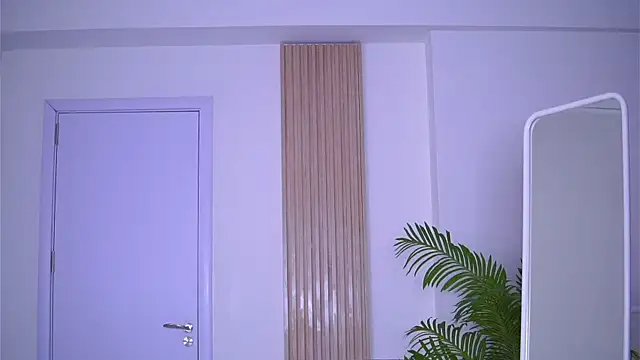 Snapshot of LovingBlondie chatting on February 13, 5:26 am LovingBlondie online show from February 13, 5:26 am