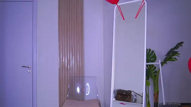 Snapshot of LovingBlondie chatting on February 14, 5:09 am LovingBlondie online show from February 14, 5:09 am