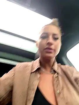 Snapshot of LovingBlondie chatting on September 13, 6:24 am LovingBlondie online show from September 13, 6:24 am