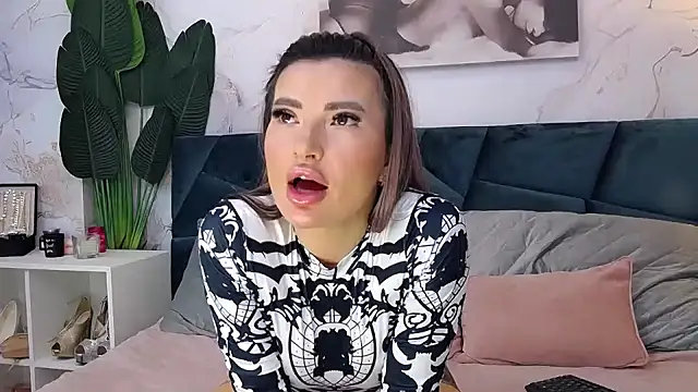 NightshadeIris online show from December 30, 8:21 am