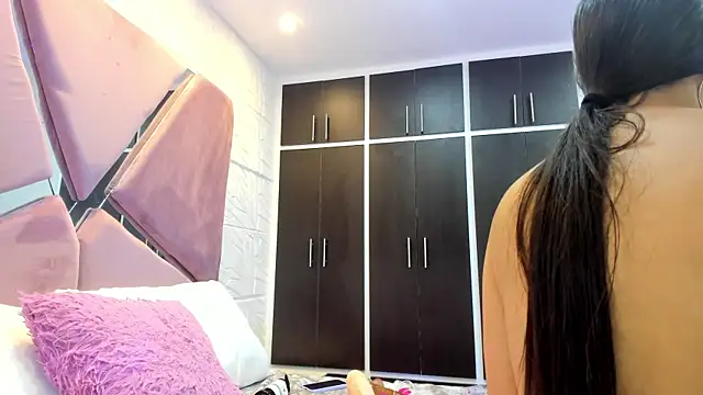 Snapshot of Charlotte_Ice1 chatting on December 20, 3:53 pm Charlotte Ice1 online show from December 20, 3:53 pm