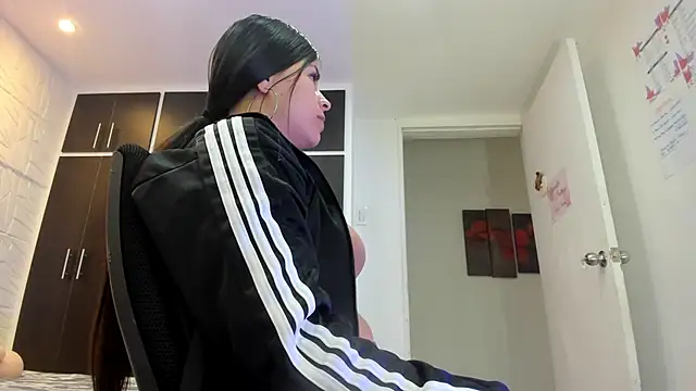 Snapshot of Charlotte_Ice1 chatting on December 23, 1:45 pm Charlotte Ice1 online show from December 23, 1:45 pm