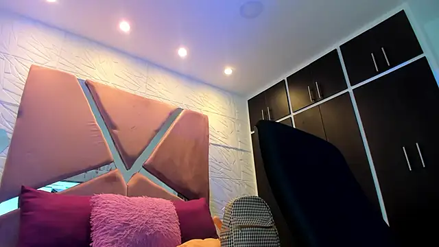 Snapshot of Charlotte_Ice1 chatting on January 13, 5:55 pm Charlotte Ice1 online show from January 13, 5:55 pm