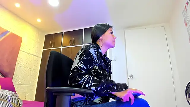 Snapshot of Charlotte_Ice1 chatting on February 1, 5:05 pm Charlotte Ice1 online show from February 1, 5:05 pm