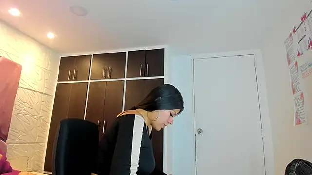 Snapshot of Charlotte_Ice1 chatting on February 6, 3:31 pm Charlotte Ice1 online show from February 6, 3:31 pm