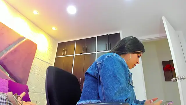 Snapshot of Charlotte_Ice1 chatting on March 12, 3:18 pm Charlotte Ice1 online show from March 12, 3:18 pm