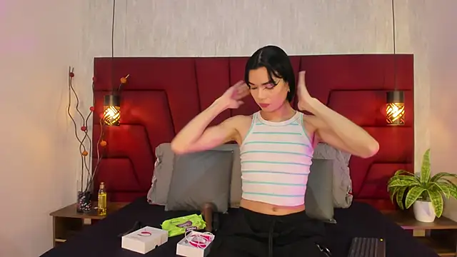 Snapshot of LadyLuminary chatting on December 4, 8:17 pm LadyLuminary online show from December 4, 8:17 pm