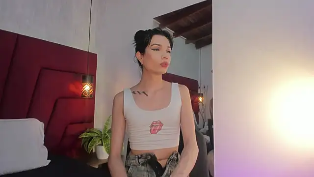 Snapshot of LadyLuminary chatting on January 7, 7:38 pm LadyLuminary online show from January 7, 7:38 pm