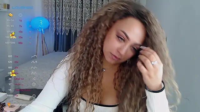 Snapshot of _Just_a_queen_3 chatting on November 15, 11:07 am Just a queen 3 online show from November 15, 11:07 am