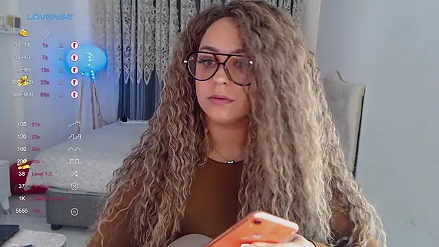 Snapshot of _Just_a_queen_3 chatting on November 18, 11:47 am Just a queen 3 online show from November 18, 11:47 am