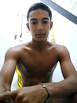 Snapshot of Demiansteven2 chatting on December 4, 1:47 am Demiansteven2 online show from December 4, 1:47 am