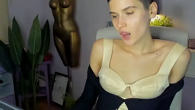 Snapshot of sarah_perfect chatting on November 8, 3:34 pm sarah perfect online show from November 8, 3:34 pm