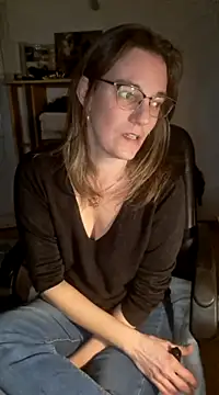 Snapshot of SpiceLea chatting on January 6, 5:49 pm SpiceLea online show from January 6, 5:49 pm