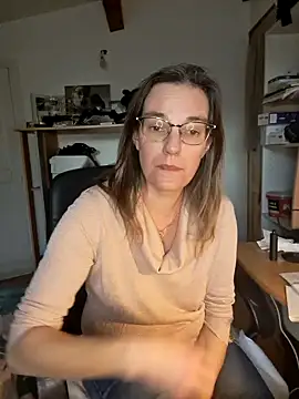 Snapshot of SpiceLea chatting on January 9, 3:01 pm SpiceLea online show from January 9, 3:01 pm