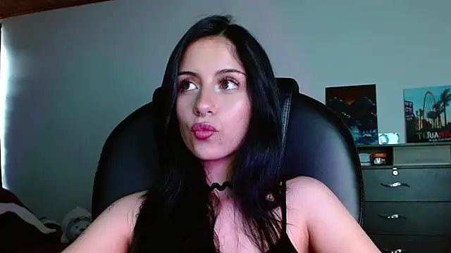 Snapshot of Ary_Pieerce chatting on November 20, 8:30 pm Ary Pieerce online show from November 20, 8:30 pm