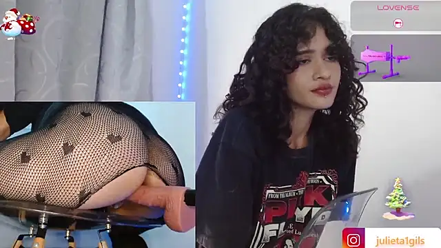 Snapshot of Juliet_dolce chatting on December 13, 1:37 am Juliet dolce online show from December 13, 1:37 am
