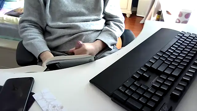 Snapshot of big-pig chatting on February 28, 1:58 am big-pig online show from February 28, 1:58 am