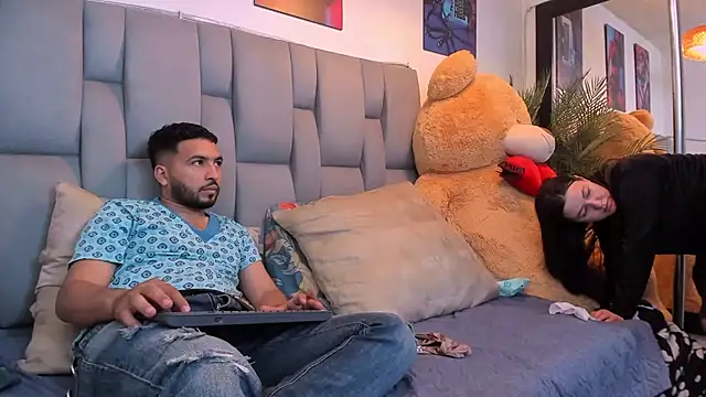 Idara and Edahi01 online show from March 6, 1:37 am