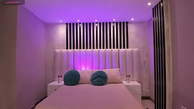 Snapshot of DonnaStonne chatting on September 30, 3:44 am DonnaStonne online show from September 30, 3:44 am