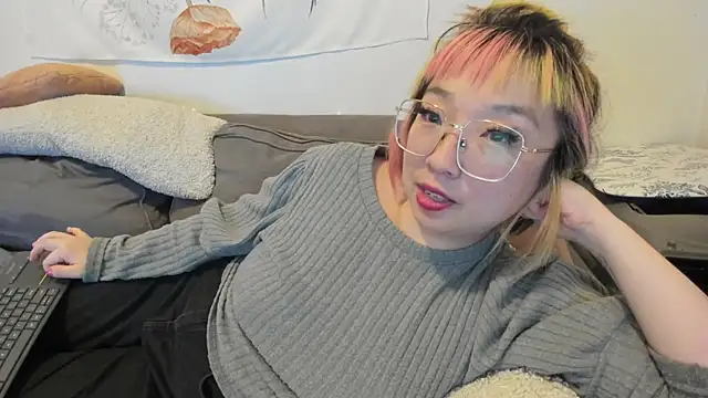 Snapshot of luxgray chatting on December 15, 4:40 am luxgray online show from December 15, 4:40 am