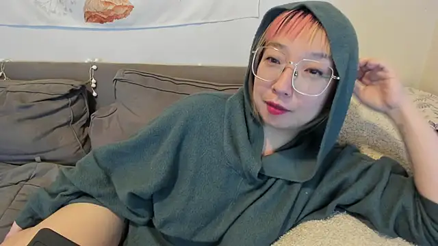 Snapshot of luxgray chatting on December 21, 2:19 am luxgray online show from December 21, 2:19 am