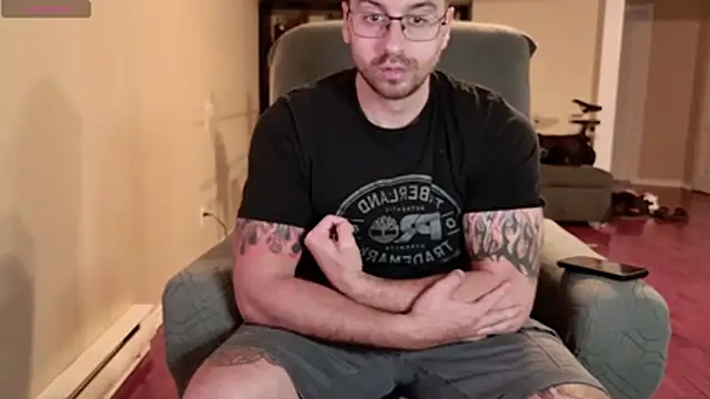 Snapshot of JayXCee_Official chatting on October 16, 12:00 am JayXCee Official online show from October 16, 12:00 am