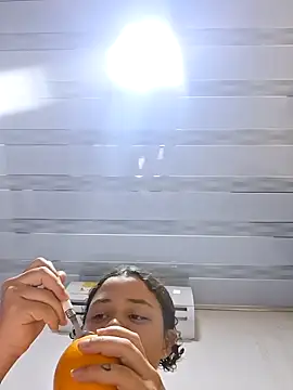 Snapshot of Liancy chatting on February 27, 10:10 pm Liancy online show from February 27, 10:10 pm