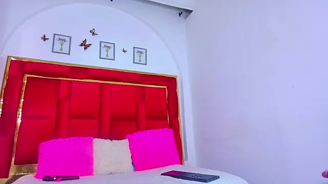 Snapshot of CoralHarrinson chatting on October 3, 8:28 pm CoralHarrinson online show from October 3, 8:28 pm