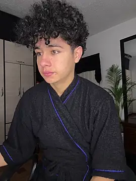 Snapshot of DavidfullOFlove chatting on December 20, 12:18 am DavidfullOFlove online show from December 20, 12:18 am