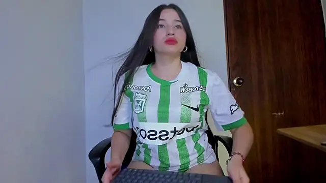 Snapshot of Sophie_spencer1 chatting on November 9, 3:27 am Sophie spencer1 online show from November 9, 3:27 am