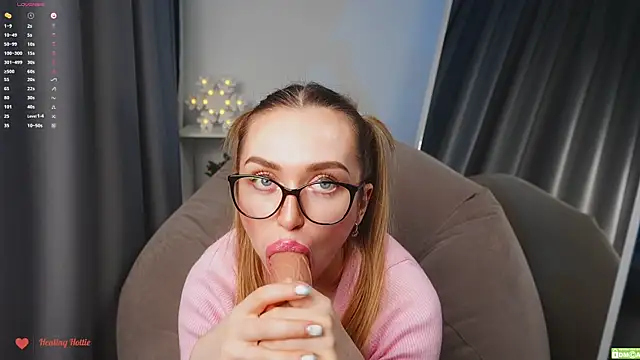 Snapshot of Healing_Hottie chatting on December 11, 10:06 pm Healing Hottie online show from December 11, 10:06 pm