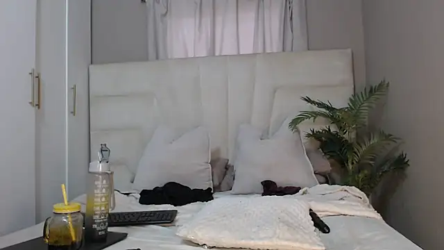 naughtyblackdolie online show from February 27, 12:23 pm