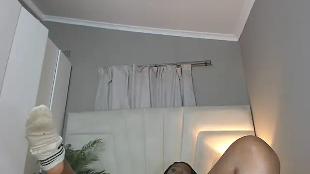 naughtyblackdolie online show from October 4, 3:59 am