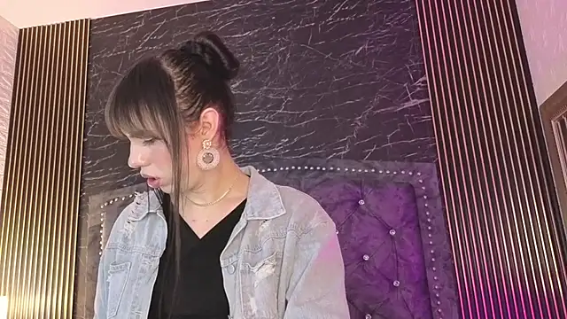 Snapshot of diosagolden chatting on November 3, 8:32 pm diosagolden online show from November 3, 8:32 pm