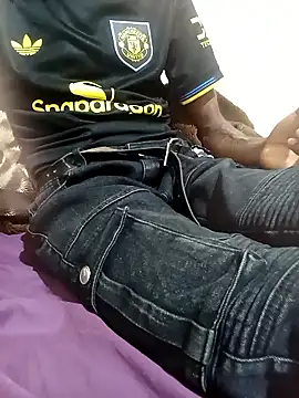 Snapshot of hot_ebonys1 chatting on November 18, 10:14 pm hot ebonys1 online show from November 18, 10:14 pm