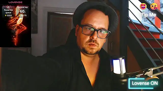 Snapshot of punky233 chatting on September 15, 2:06 pm punky233 online show from September 15, 2:06 pm