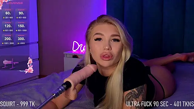 Snapshot of DreamPussyy chatting on November 1, 3:52 am DreamPussyy online show from November 1, 3:52 am