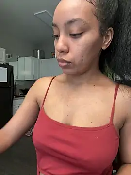 Snapshot of juicyyy323 chatting on December 19, 10:32 pm juicyyy323 online show from December 19, 10:32 pm