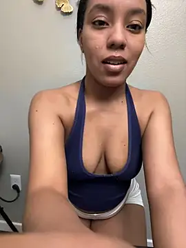 Snapshot of juicyyy323 chatting on December 28, 6:06 am juicyyy323 online show from December 28, 6:06 am