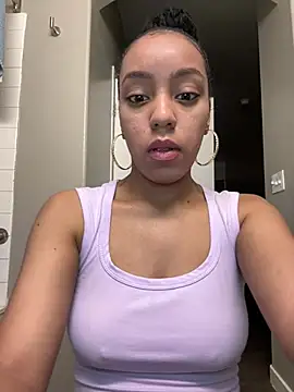 Snapshot of juicyyy323 chatting on February 3, 3:17 pm juicyyy323 online show from February 3, 3:17 pm