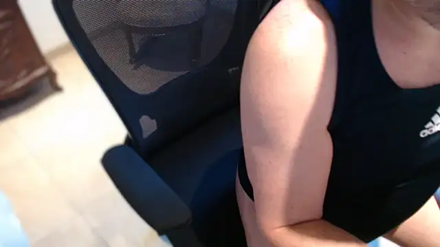 Snapshot of slzypvtpig chatting on December 1, 1:05 pm slzypvtpig online show from December 1, 1:05 pm