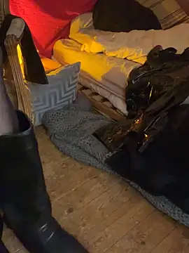 Snapshot of alexheels_boots chatting on February 5, 6:24 am alexheels boots online show from February 5, 6:24 am