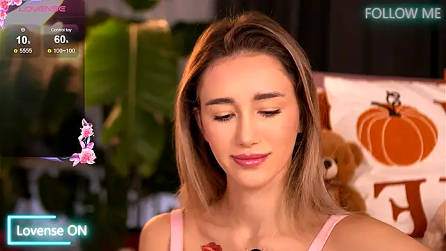 Snapshot of EmilyRaymont chatting on November 3, 5:20 am EmilyRaymont online show from November 3, 5:20 am